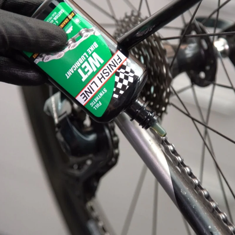 Finish Line Pro Chain Cleaner Device Kit with Wet Lube and EcoTech2 Degreaser