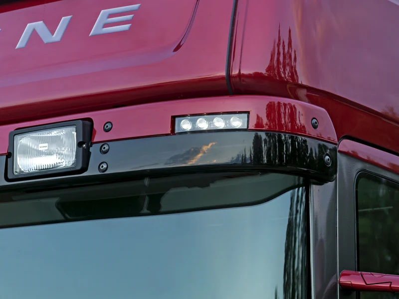 Scania LED-Markierungsleuchte für die Blende in Weiß oder Bernstein