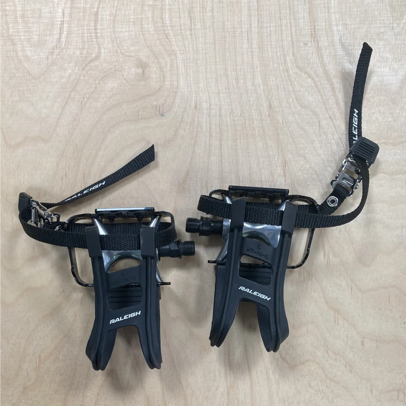 Raleigh Mountain Bike Pedal and Toe Clip with Straps 9/16" Bike Pedal Toe Clips