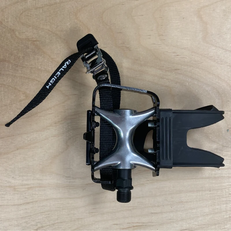 Raleigh Mountain Bike Pedal and Toe Clip with Straps 9/16" Bike Pedal Toe Clips