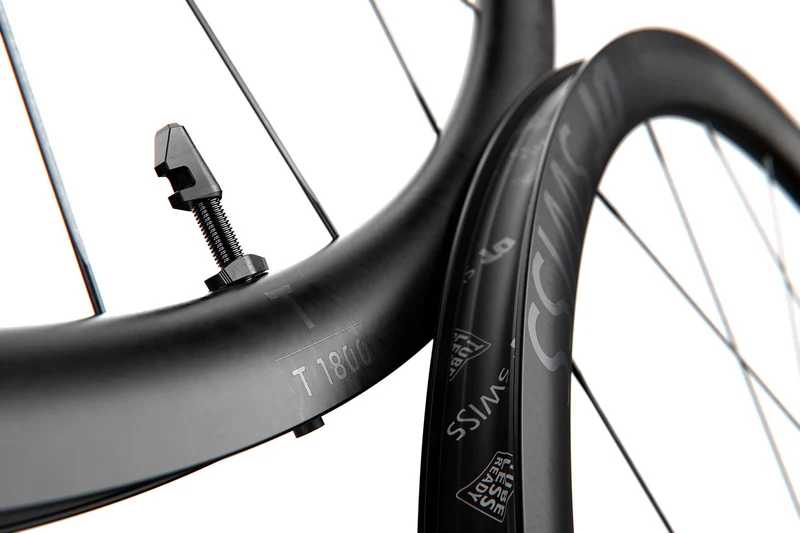 DT Swiss 28", Alu, schwarz, 9/100 mm TB bolt on VR DT Swiss T 1800 Classic 30