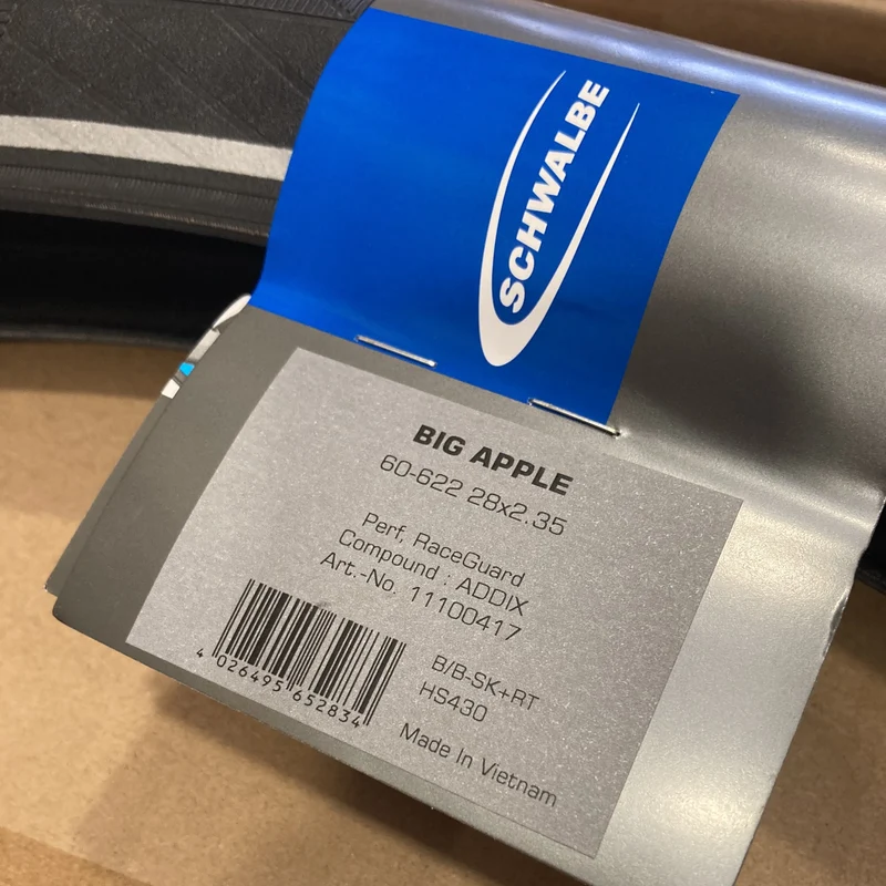 Schwalbe Big Apple Performance RaceGuard 28x2.35" Bike Tyre