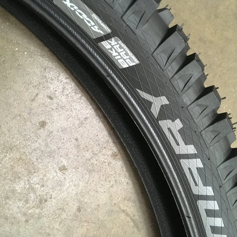26 x 2.35" Schwalbe Magic Mary Bike Tyre Addix BikePark Wire Black